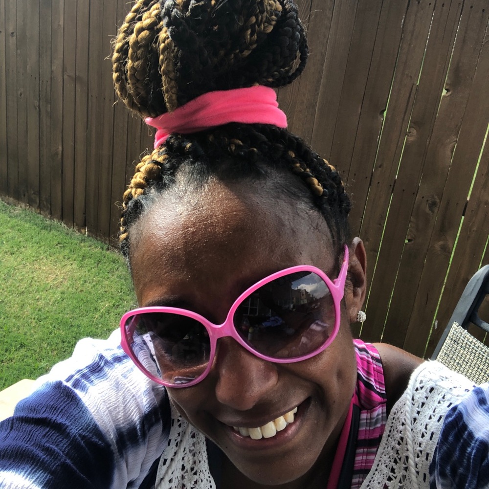 Meet your Posher, Monica a.